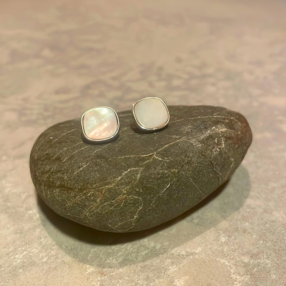 Mother of pearl / sterling silver white studded earrings